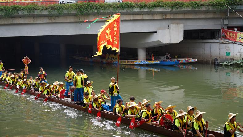 扒龙舟:南粤“水上F1”的财富、拼搏与宗族传承